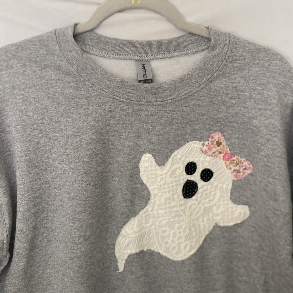 Embroidered Ghost Sweatshirt/Halloween Ghost Sweatshirt gray Gildan sz med - Picture 3 of 5